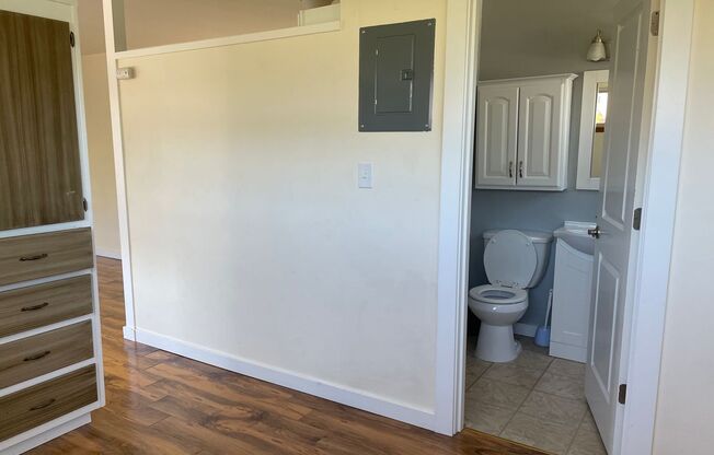 Studio, 1 bath, 385 sqft, $1,150, Unit #5233-8