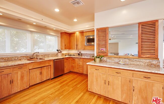 1104 Casiano Rd