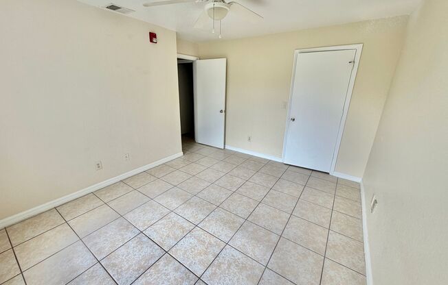 2 beds, 1 bath, $1,495, Unit r2550n3103