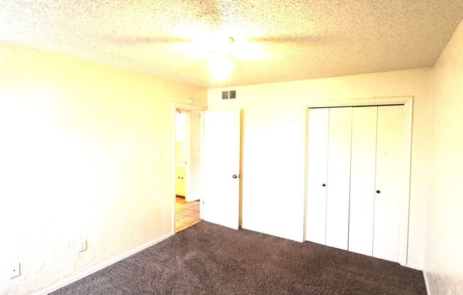 2 beds, 1 bath, 800 sqft, $795, Unit 1311 Glen Oaks #3