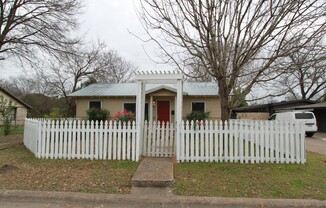 Quaint 3 Bedroom, 1 Bath Home in Brentwood/Crestview Area