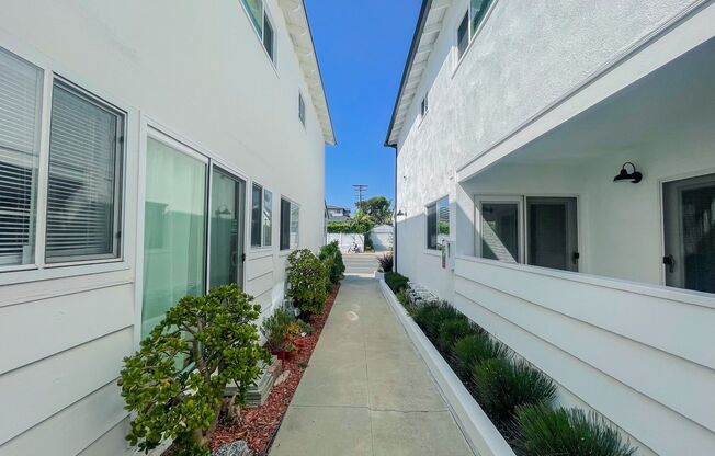 1250 Manhattan Beach Blvd