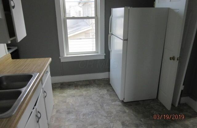 2 beds, 1 bath, $800, Unit 1/2