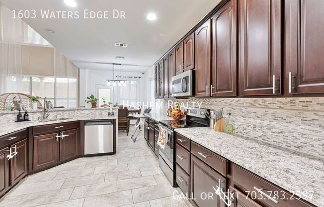 1603 WATERS EDGE DR
