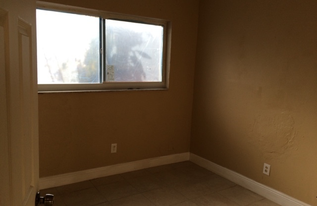 2 beds, 1 bath, 965 sqft, $1,683, Unit 3