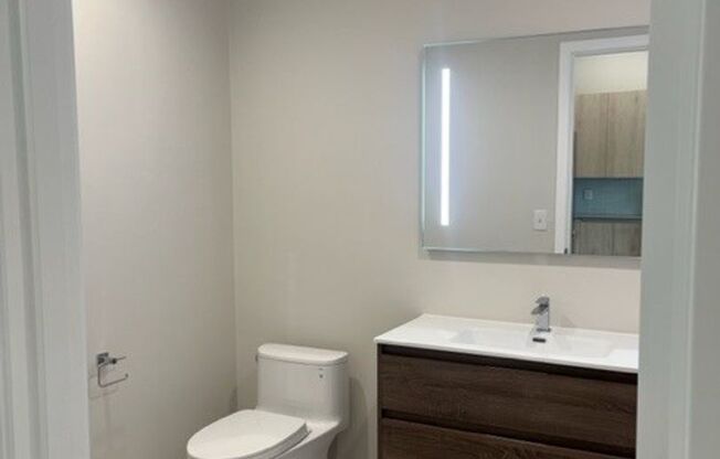 1 bed, 1.5 baths, 943 sqft, $1,975, Unit 1119