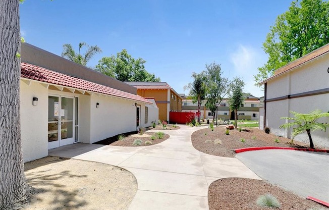 Exterior Landscape at Casa Alberta Apartments, California