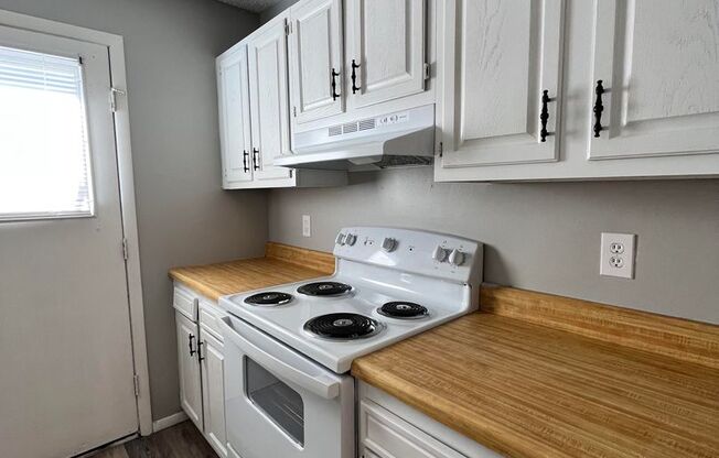 2 beds, 1 bath, $950, Unit 415-1