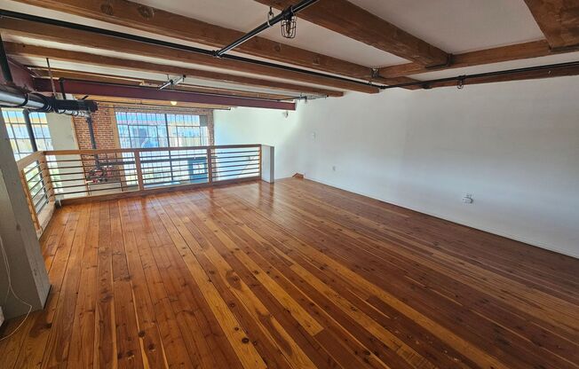 Unique & Spacious Live / Work Loft in the Vibrant city of Oakland CA!