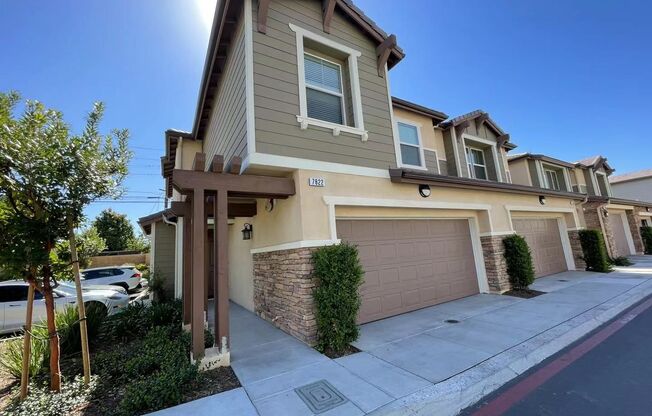 Stylish 5 Bed/3 Bath Townhome In The Heart Of Riverside!