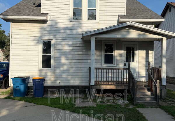 2124 EASTERN AVE NE