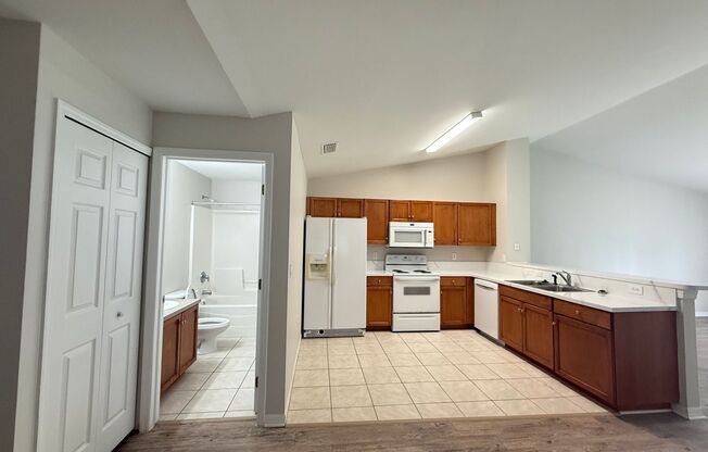 2 Bedroom + Den, 2 Bath Duplex!