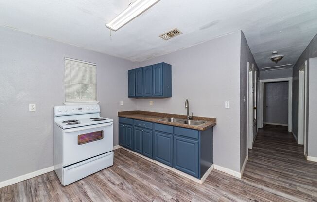 3 beds, 1 bath, $950, Unit 510-b