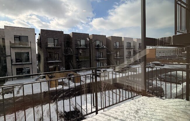 1607 W 13 ST