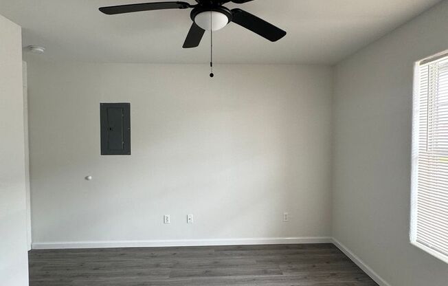 2 beds, 1 bath, $745, Unit Apt. 6