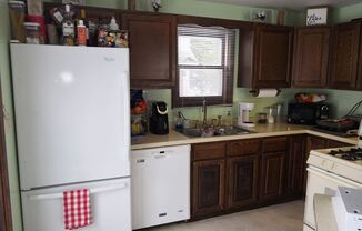 5 beds, 2 baths, $2,400