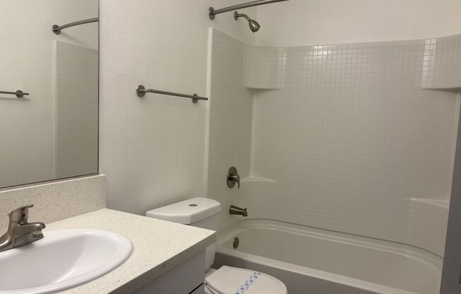 2 beds, 1 bath, 950 sqft, $2,875, Unit D076