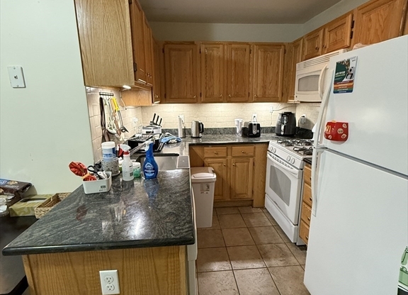 2 beds, 1 bath, 600 sqft, $3,500, Unit 203