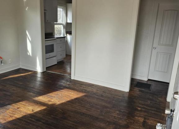 2505 NE 13