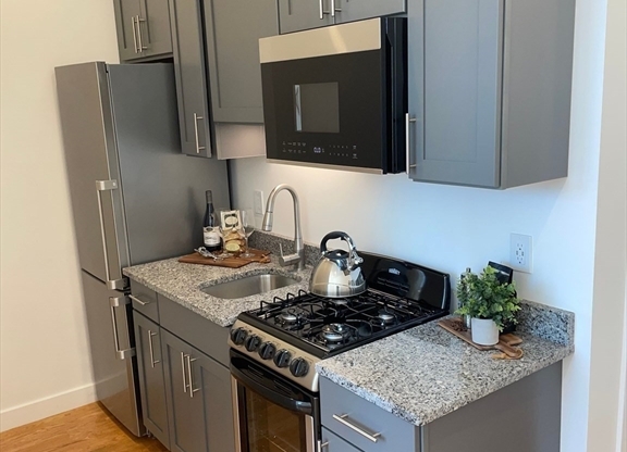 Studio, 1 bath, $1,475, Unit 1R