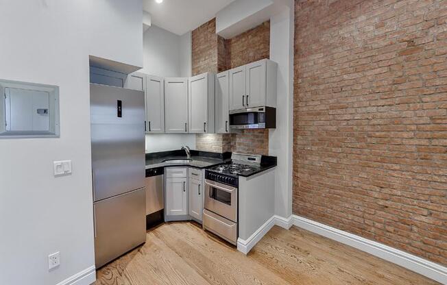 138 E 16 ST