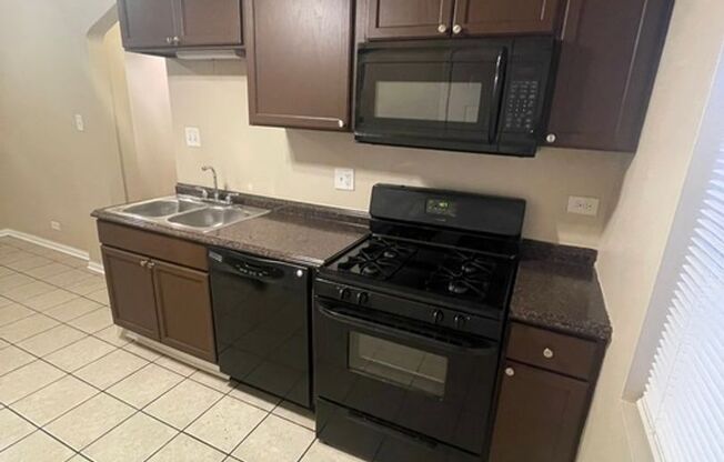 3 beds, 1 bath, $1,450, Unit 7704 #2S