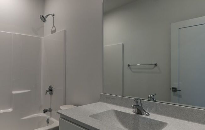 1 bed, 1 bath, 722 sqft, $1,350, Unit A402