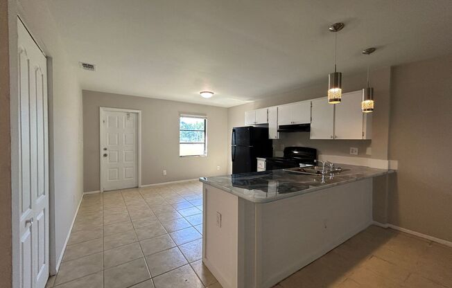 2/1 Apartment Conveniently Located on Andalusia Blvd in Cape Coral