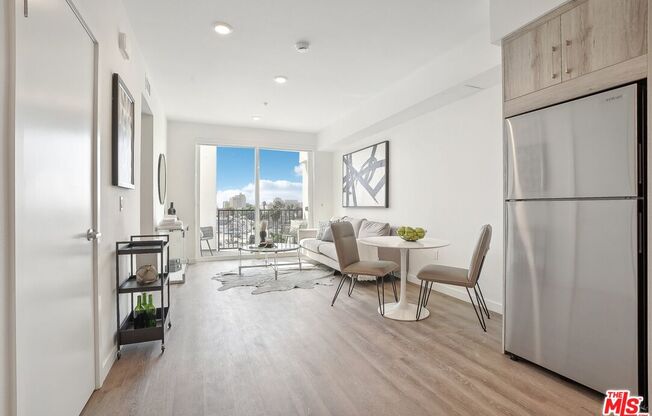 218 N ALVARADO ST
