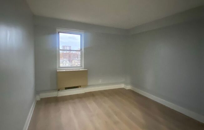 1 bed, 1 bath, $2,400, Unit 7AA