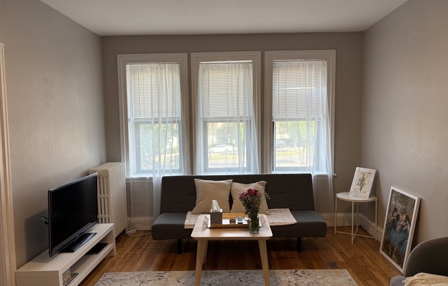 2 beds, 1 bath, 720 sqft, $2,600, Unit 21