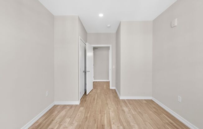2 beds, 1 bath, 913 sqft, $3,560, Unit 402
