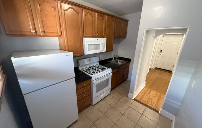 1 bed, 1 bath, $1,100, Unit #3