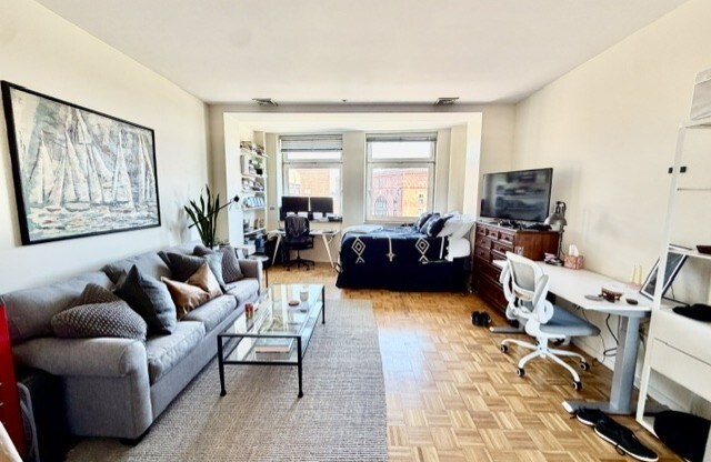 300 COMMERCIAL ST