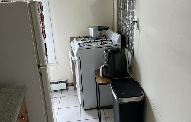 Studio, 1 bath, $1,700, Unit 9