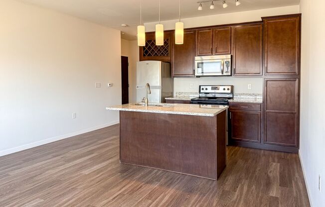 1 bed, 1 bath, 594 sqft, $1,595, Unit 307