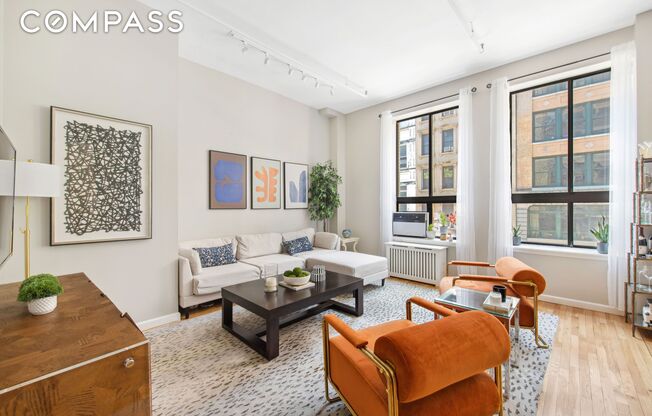 112 W 18 ST