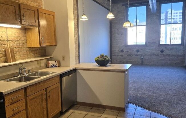 2 beds, 1 bath, 864 sqft, $1,750, Unit 212