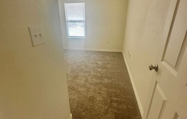 3 beds, 2 baths, 1,300 sqft, $1,400, Unit Unit 93