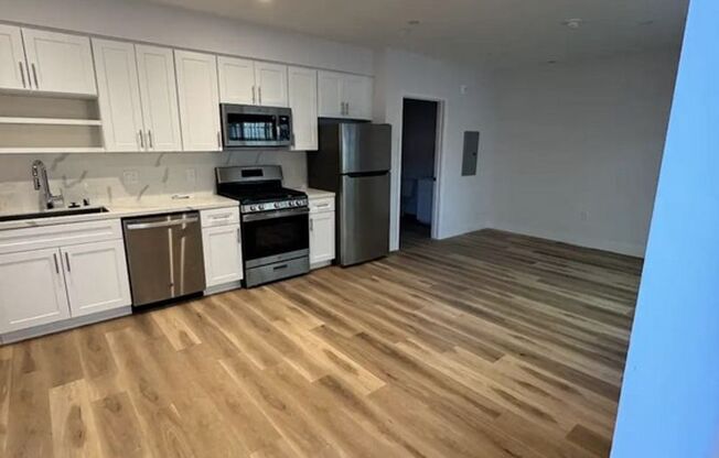 Studio, 1 bath, 390 sqft, $1,625, Unit 100