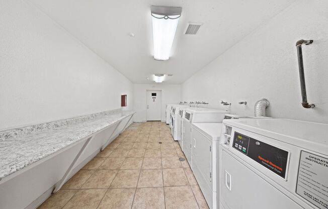 2 beds, 2 baths, $2,100, Unit 28