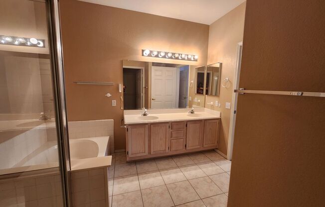 2 beds, 2 baths, $1,450, Unit # 1612