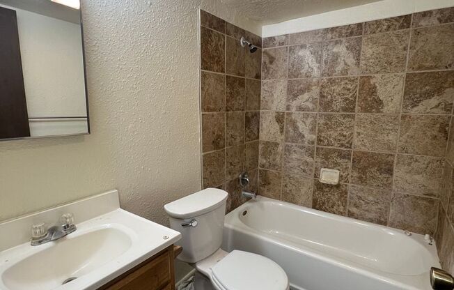 3 beds, 1 bath, $1,295, Unit 1250 Holman