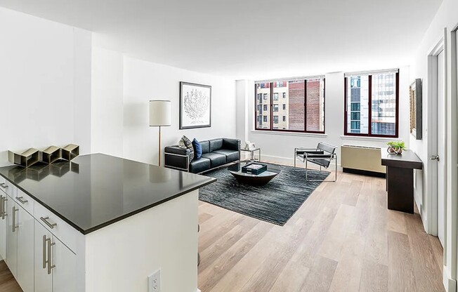435 W 35 ST