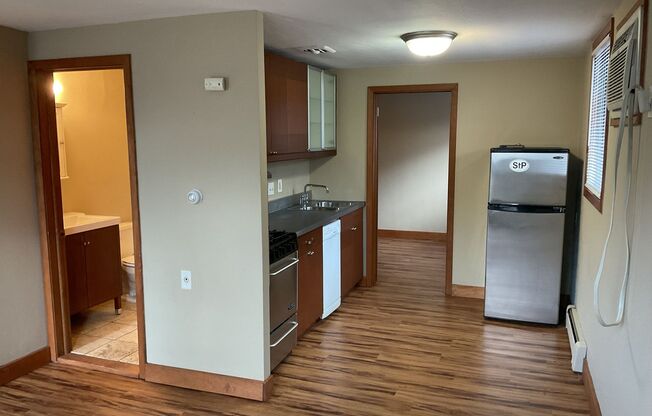 1 bed, 1 bath, 450 sqft, $928, Unit Unit 7