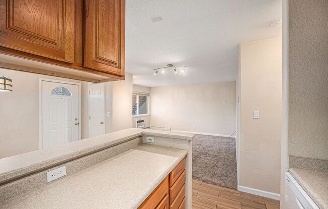 Quiet Ground-Floor Condo in Beautiful Arvada - AVAILABLE NOW!!