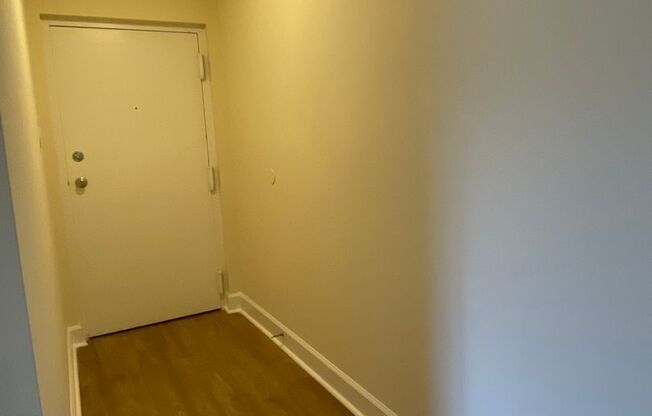 2 beds, 2 baths, 1,000 sqft, $1,975, Unit 14210 #302