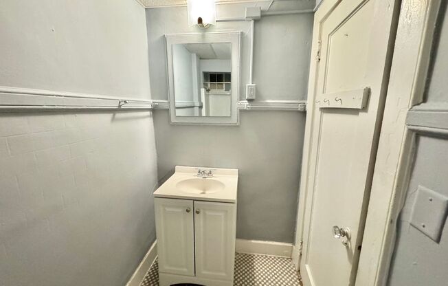 1 bed, 1 bath, $1,095, Unit 14