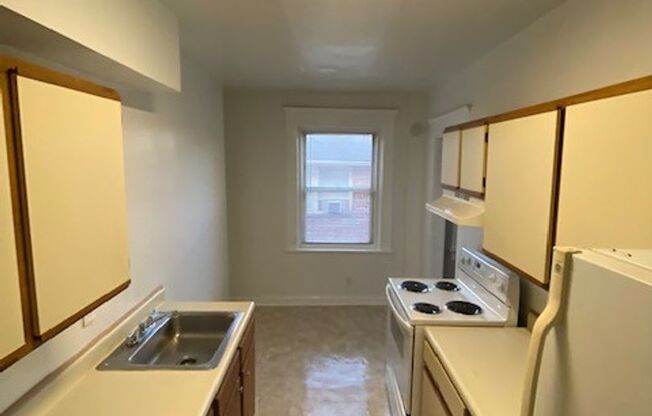 2 beds, 1.5 baths, 900 sqft, $1,550