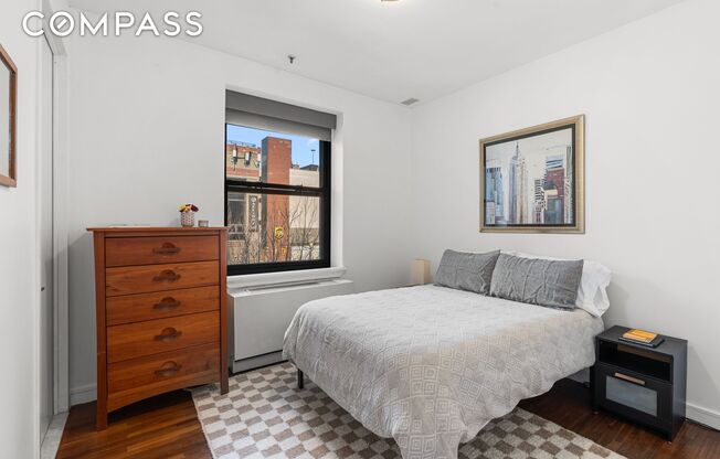 552 W 43 ST